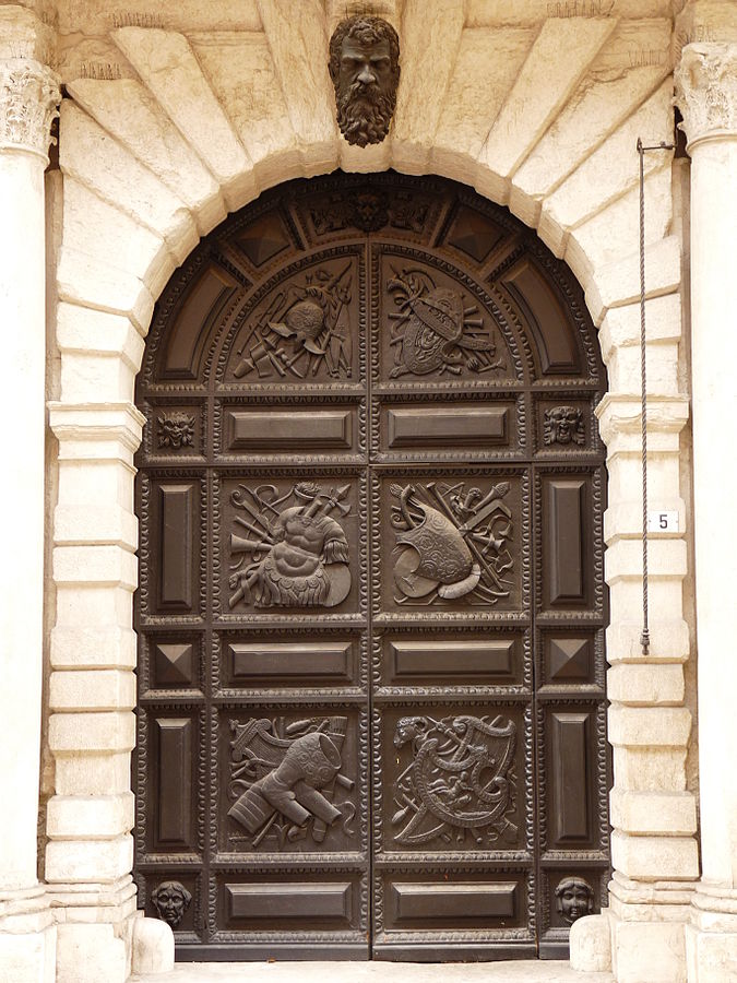 Trento-Palazzo_Fugger-Galasso-portal_detail